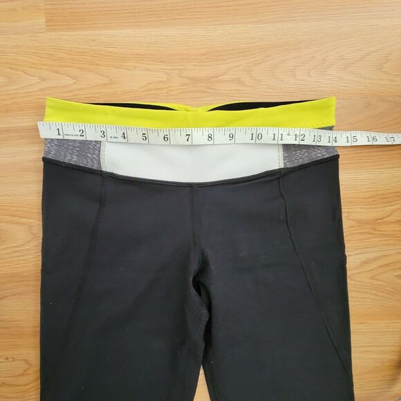 CLEARANCE!!! 💥 Lululemon Size 6 Black Slit Back Flared Yoga Capri Pants - Picture 3 of 11